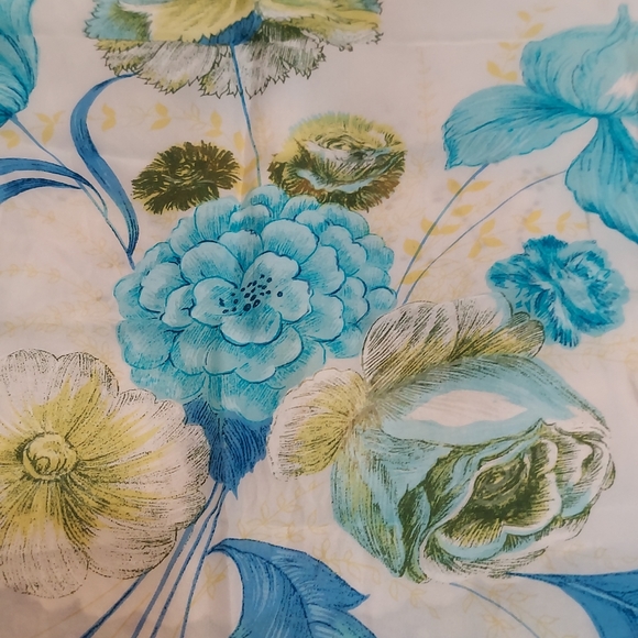 Vintage Blues greens floral rayon scarf. - Picture 2 of 7